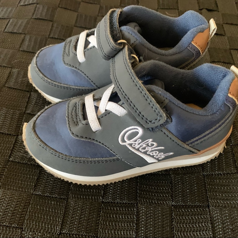 Oshkosh boy sneaker size 6